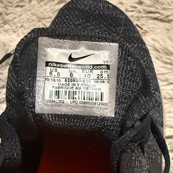 Nike - Picture 3 of 4